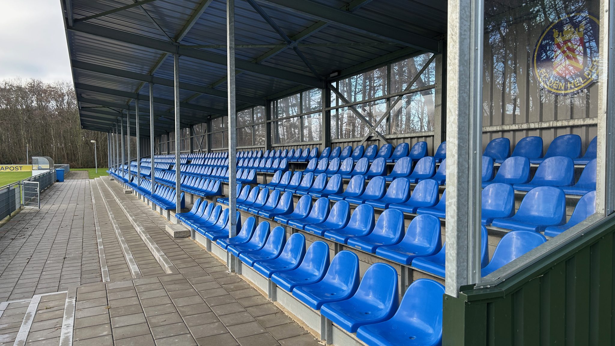 Tribune weer in orde!