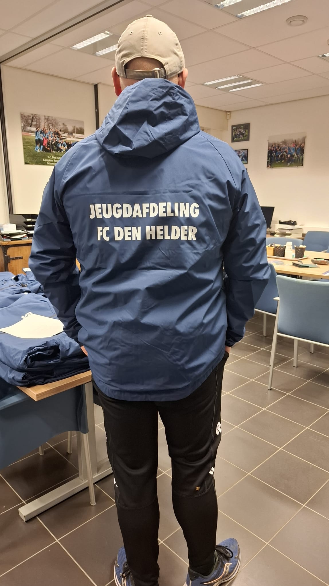 Trainer/Coaches voorzien van nieuwe All Weather jassen!